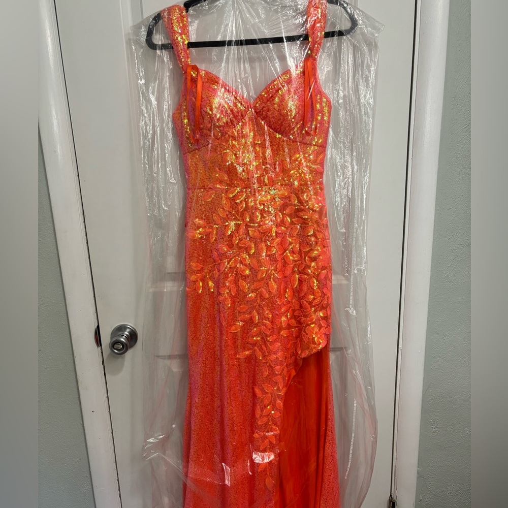 PROM DRESS - Picture 3 of 5